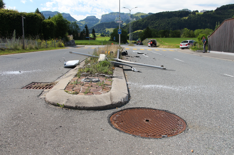 Ölwehr nach Verkehrsunfall