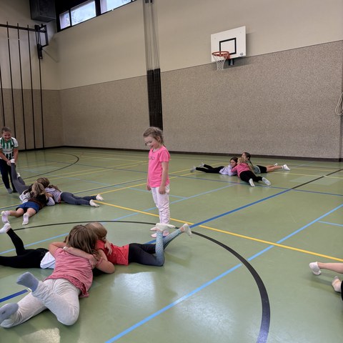 Tanzen (3).JPEG. Vergrösserte Ansicht