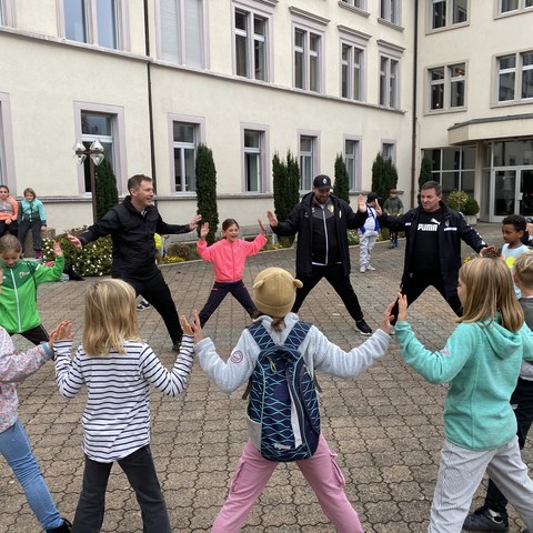 aufwärmen nach dem Zmittag_1886.JPG. Vergrösserte Ansicht