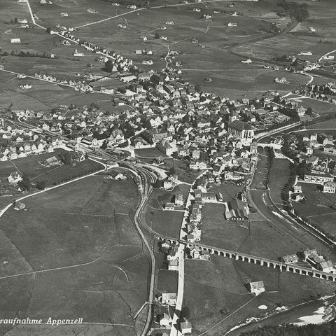 Flugaufnahme von Appenzell, 1940er-Jahre. Vergrösserte Ansicht
