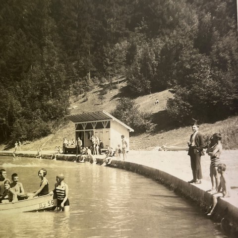Am Standort des früheren Sammelhofs entstand 1928/29 die Badeanstalt Glandenstein des Kurhauses Weissbad. (Quelle: Landesarchiv AI). Vergrösserte Ansicht