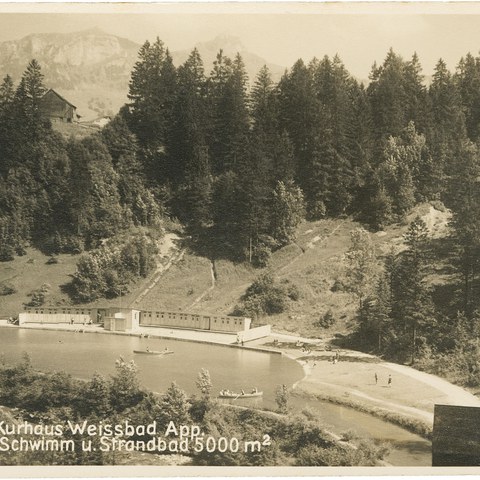 Der Badesee wurde mit Wasser des Weissbaches gespiesen, das über das Fallenhaus und einen Kanal in den künstlichen See geleitet wurde. (Quelle: Landesarchiv AI). Vergrösserte Ansicht