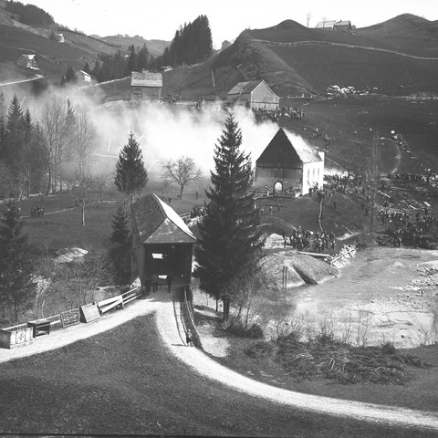 Brand der Kapelle St. Laurentius am 19. April 1911, fotografiert von Emil Manser, Appenzell. (Quelle: Museum Appenzell). Vergrösserte Ansicht