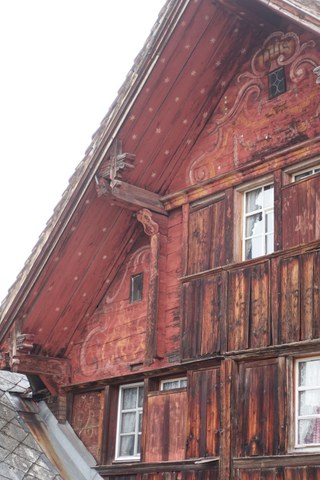 Bild 2: Bleiche Fassadenausschnitt mit historischer Malerei