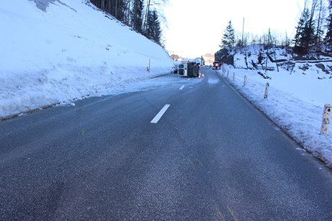 Appenzell Enggenhütten -  Selbstunfall mit Lieferwagen