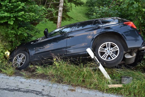 Unfallendlage / Fahrzeug in Seitenlage