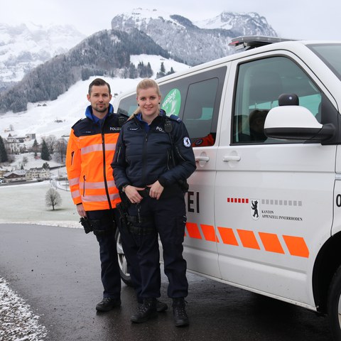 KEP mit Auto und Alpstein. Vergrösserte Ansicht