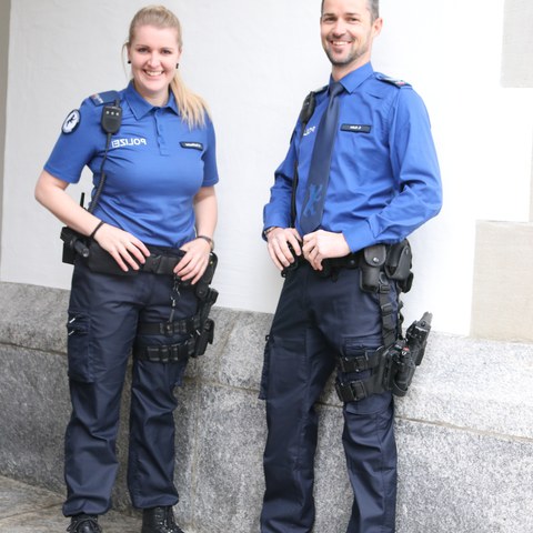 KEP vor Pfarrkirche. Vergrösserte Ansicht