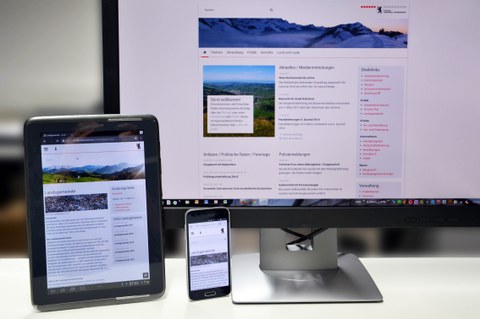 Neuer Internetauftritt auf verschiedenen Geräten: PC, Tablet und Smartphone